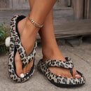 Nalia – Letvægts slip on hjemmesko med trykte detaljer