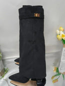 Nicole – Moderne knæhøje støvler med spids snude og spændedetaljer