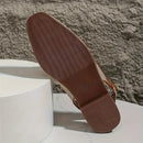 Delora – Flade slingback sandaler med dekorativt spænde og poleret remdesign