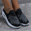 Stella - Fleksible sneakers med åndbar overdel og strimmeldesign