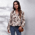 Natasha – Blomsterprintet bluse med V hals og vidde ærmer