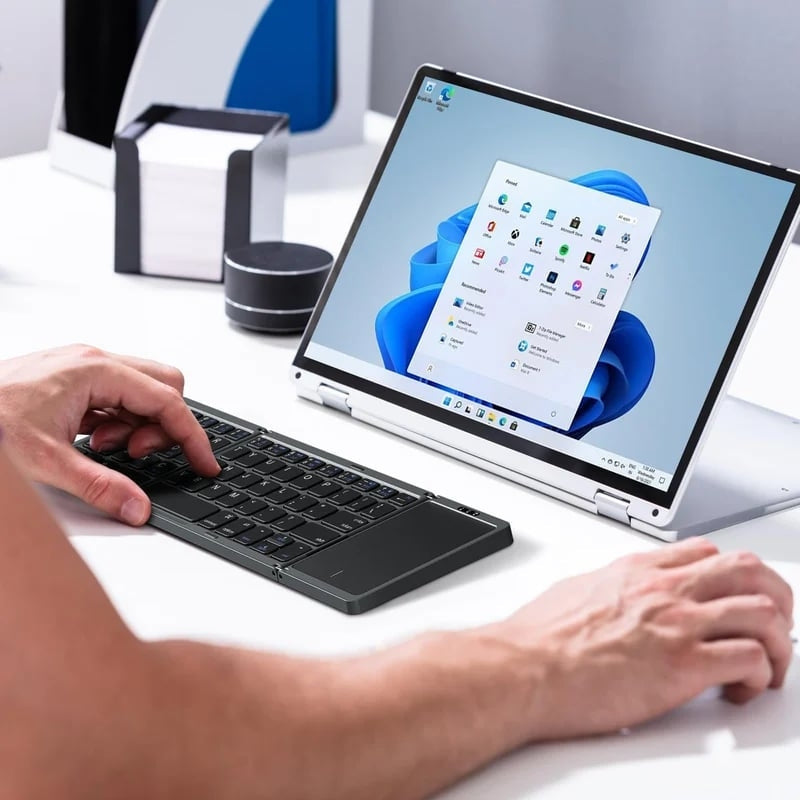 KeyFold - Sammenklappeligt Bluetooth tastatur med touchpad og automatisk dvalefunktion