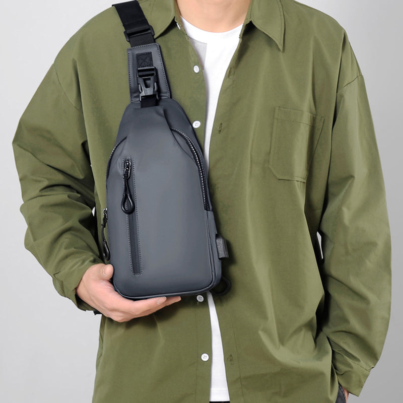 NovaCarry – Vandtæt crossbody taske med USB port og justerbar rem