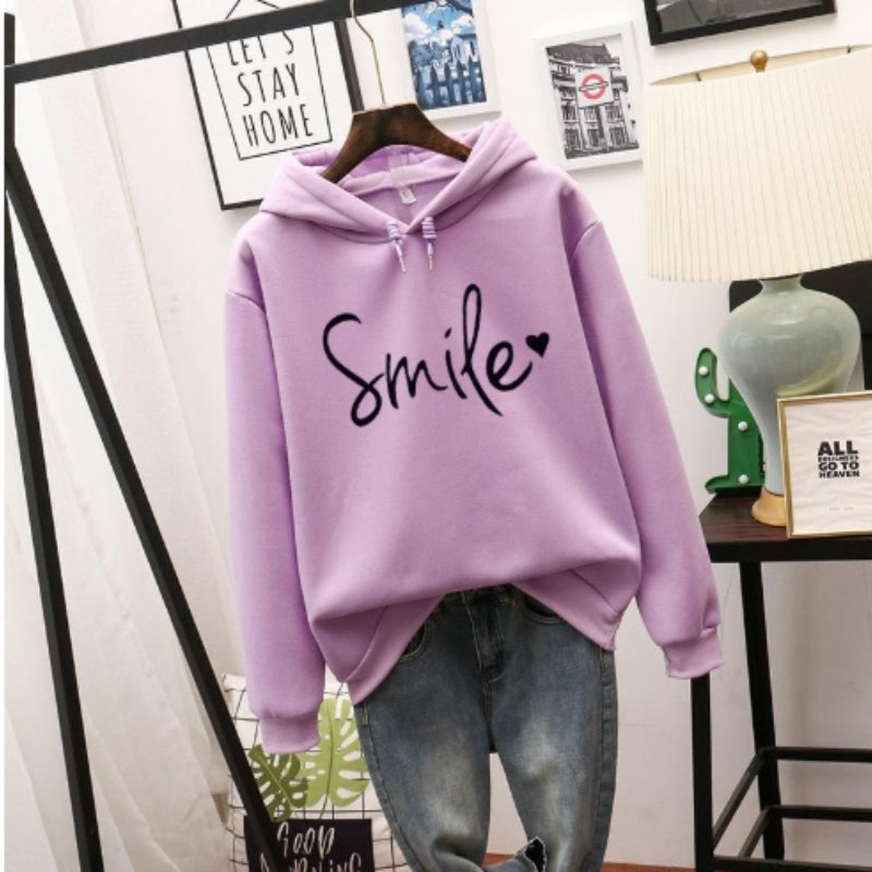 Angela – Legesyg oversized hættetrøje med Smile-grafik og afslappet pulloverdesign