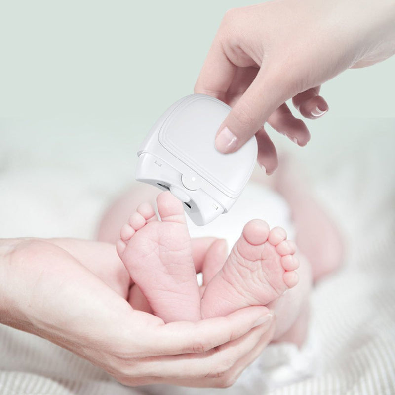 ClipEase – Genopladelig elektrisk negleklipper med indbygget opbevaring og natlysfunktion