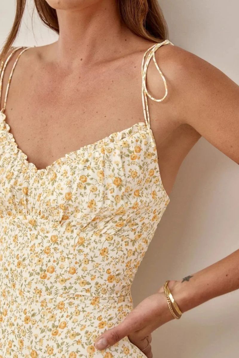 Elena – Stilfuld minikjole med justerbare stropper og ærmeløst design