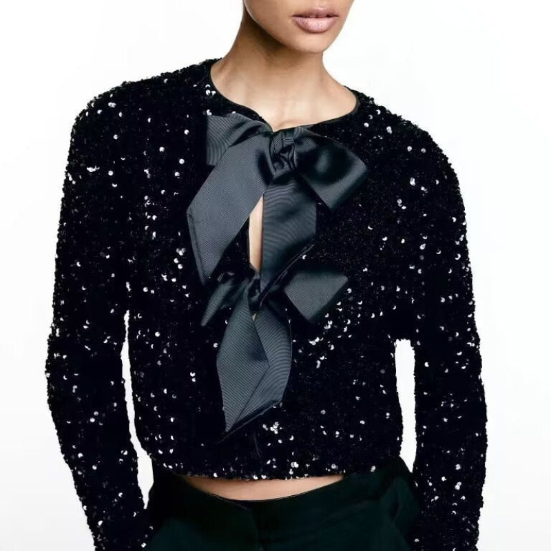 Anaya – Elegant cropped top med lange ærmer og sløjfedetaljer foran