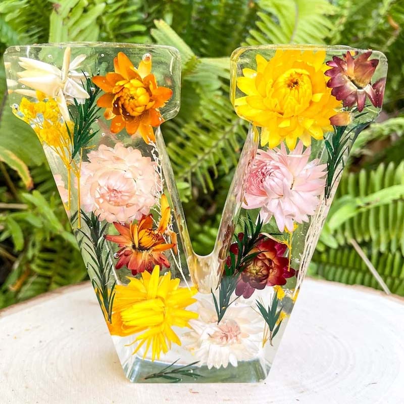 GlowPetal – Personlig Bogstavlampe Med Smukt Blomsterdesign