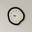 CalmTick – Moderne lydløst vægur med kunstnerisk form til unik indretning