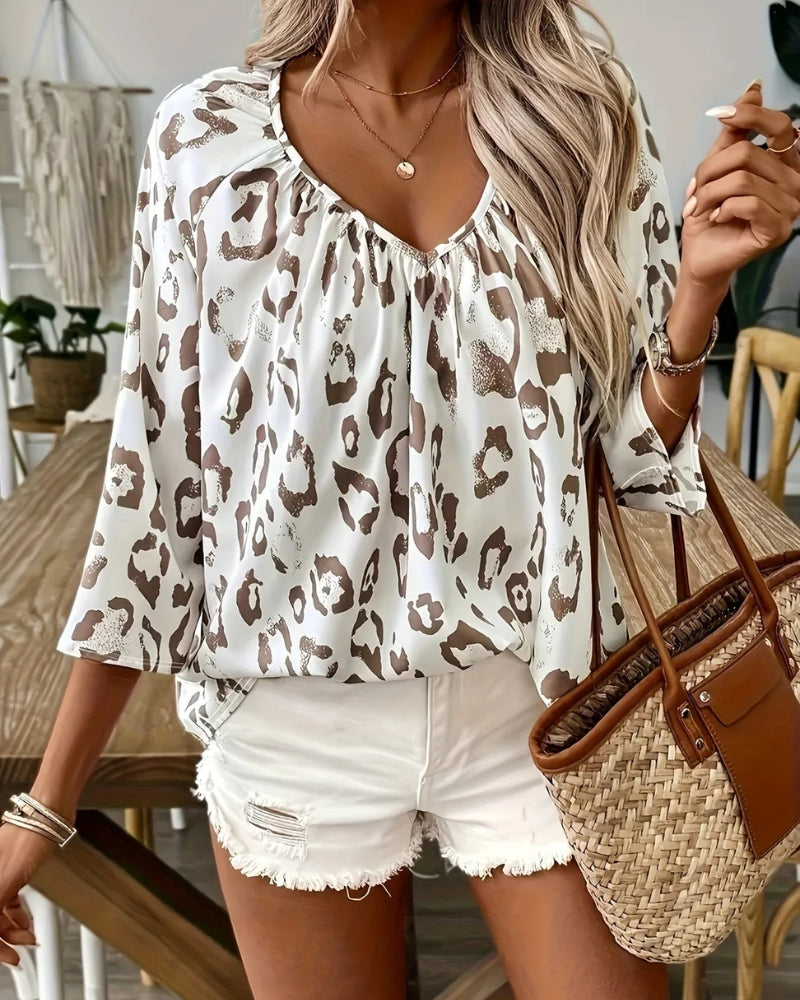 Annika – Langærmet bluse med leopardprint og V hals