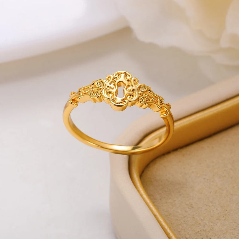 CharmHold - Lås-inspireret ring med daglig holdbarhed og symbolsk appel
