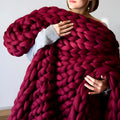 CozyWeave – Tyk Flettet Tæppe med Tekstureret Vævning for Ultimativ Komfort og Varme