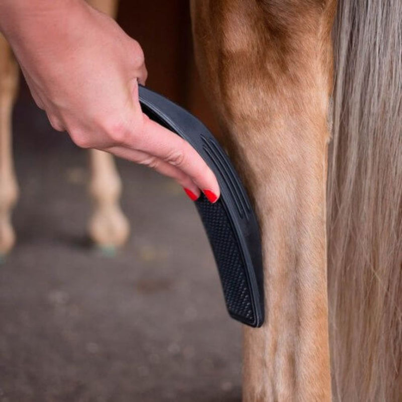 EquiClean – Hesteplejebørste med massageeffekt og daglig pelspleje