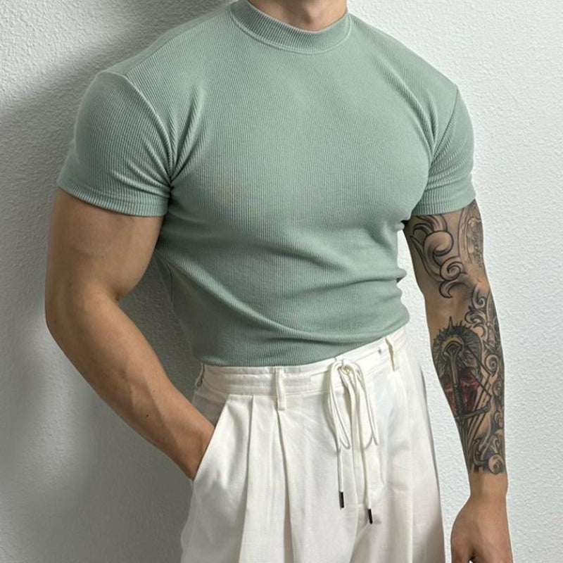 Casen - Slim fit t shirt med korte ærmer og høj hals