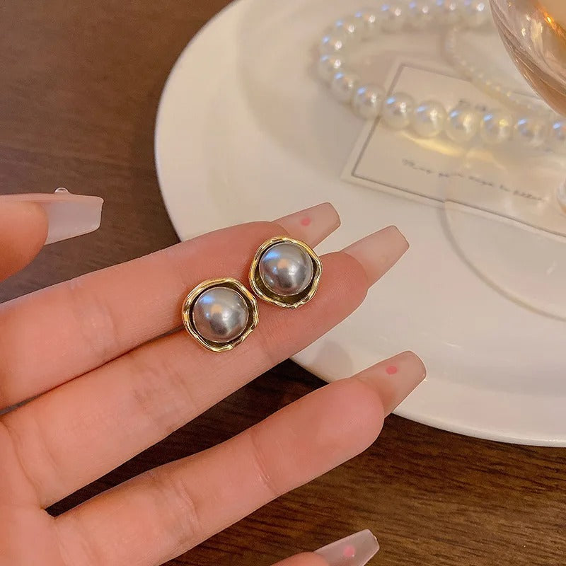 Gabrielle – Letvægts perleøreringe med vintage inspireret design