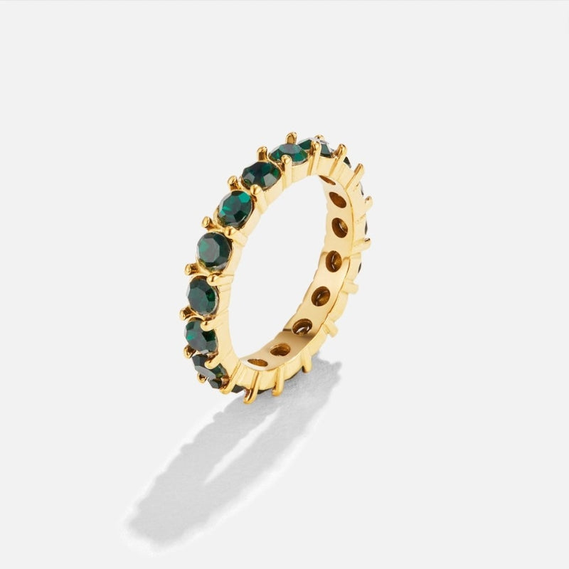 Isla – Elegante ædelstensringe med kamslørte detaljer