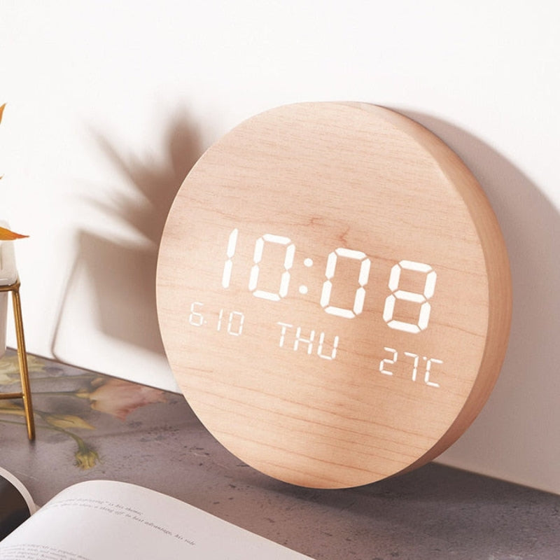TimeLuxe – Digitalt LED vægur med visning af tid dato og temperatur