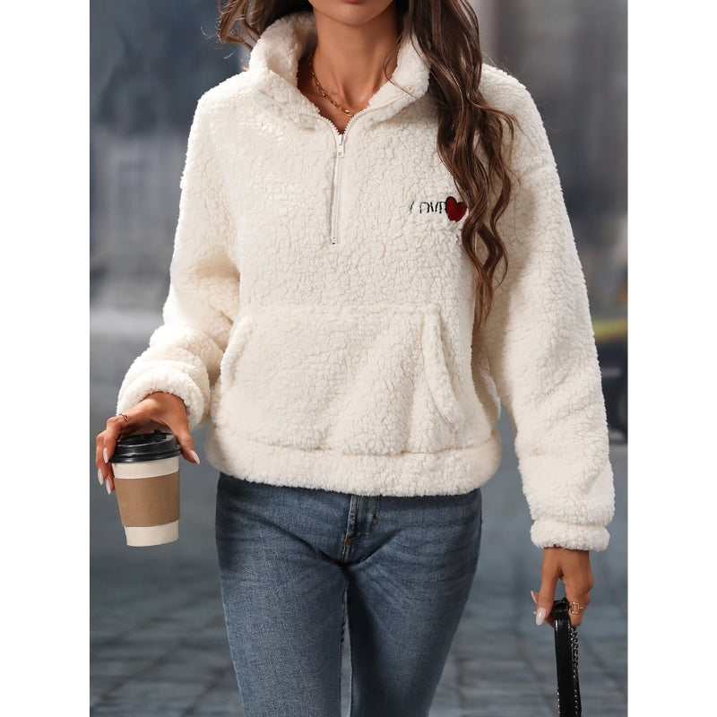 Amaya – Elegant pullover med halv lynlås, lange ærmer og forlomme