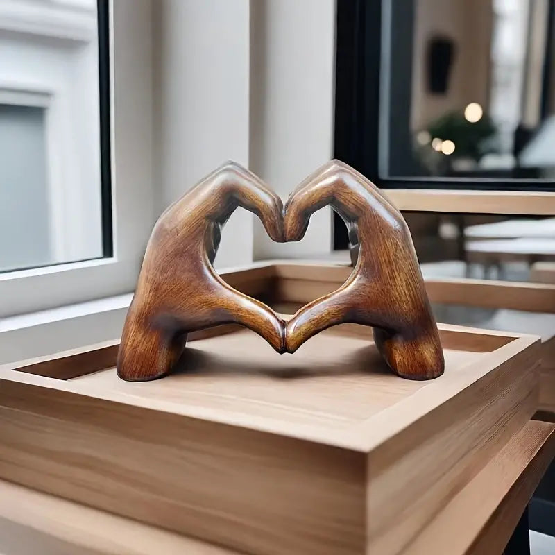 HeartGlow™ - Gestusstatue Med Trækorn