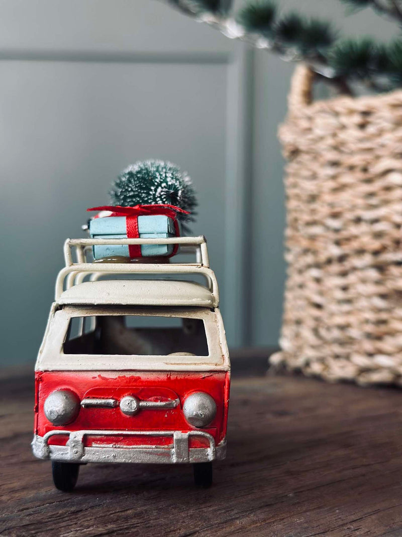 FestiveRide – Dekorativ Bil med Juletræ og Gaver