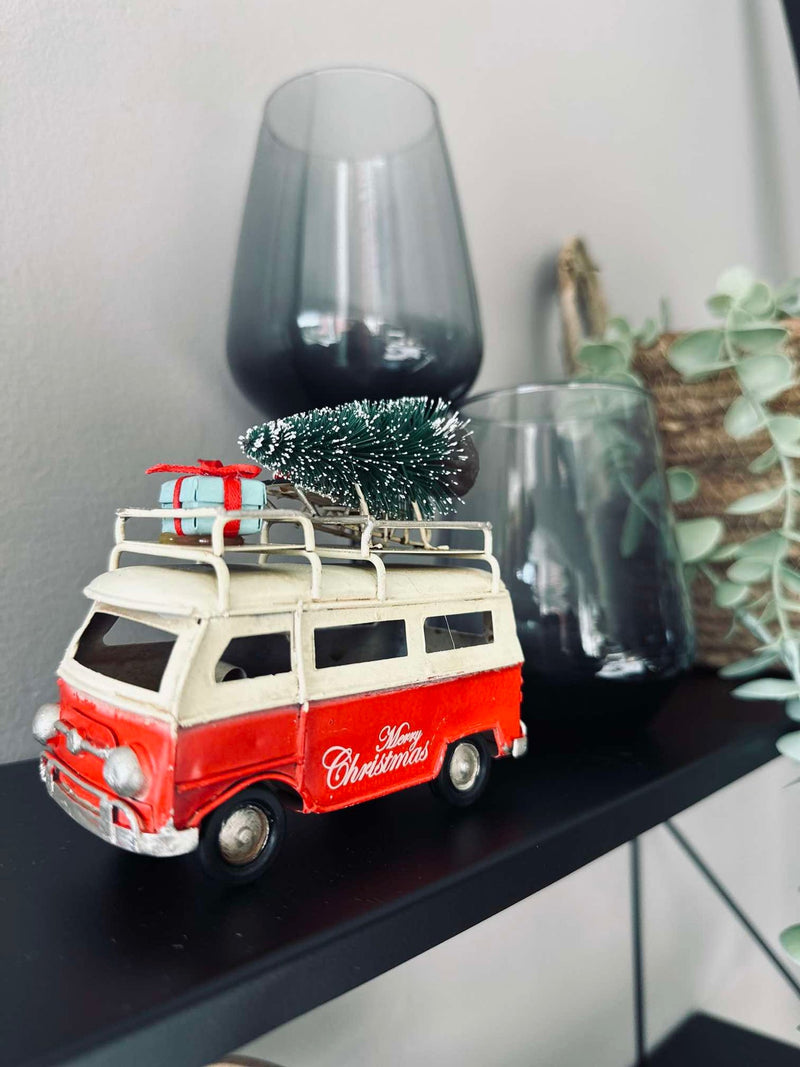 FestiveRide – Dekorativ Bil med Juletræ og Gaver