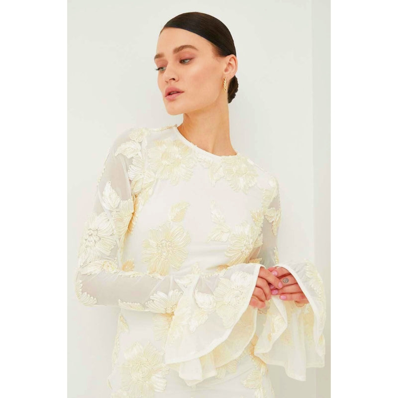 Nina – Chic minikjole med rygløs design og lange ærmer