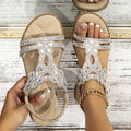 Mira – Stilfulde sandaler med blomsterdetaljer og T rem design