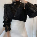 Clara – Chic bluse med lange ærmer og knap foran
