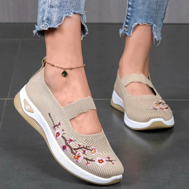 Lily – Elegante sporty sneakers med polstret bund og grebforbedret sål
