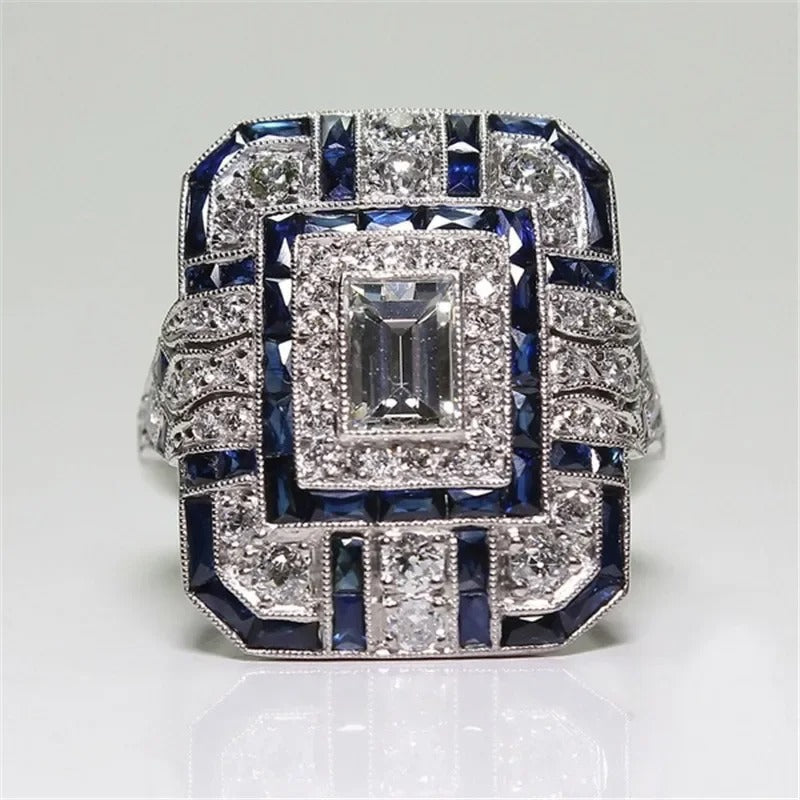 Addison – Moderne ring med blåt midtpunkt og elegant glans
