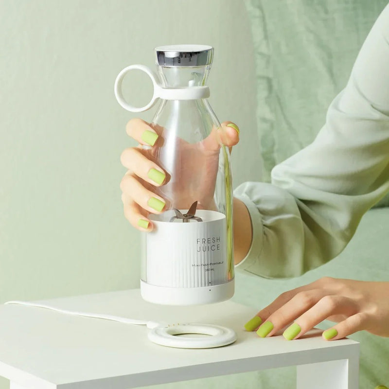 JuiceNest – Elektrisk juiceblender med betjening med én knap og bærbar