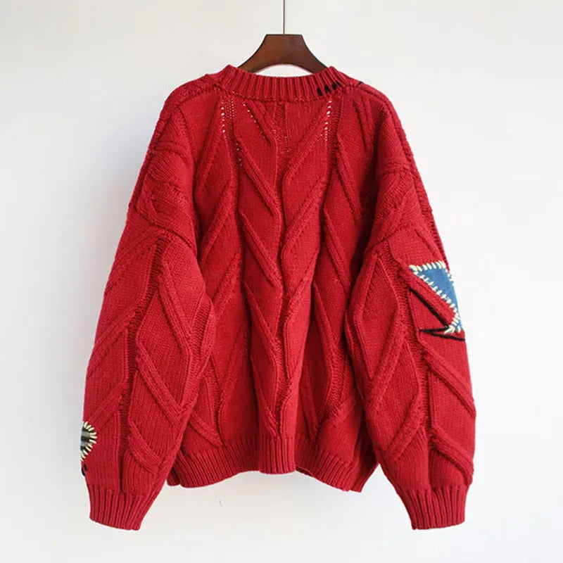 Lena – V hals cardigan med broderi patchwork og knaplukning