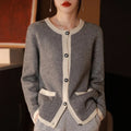 Ruby – Stilfuld cardigan med rund hals og kontrastdesign