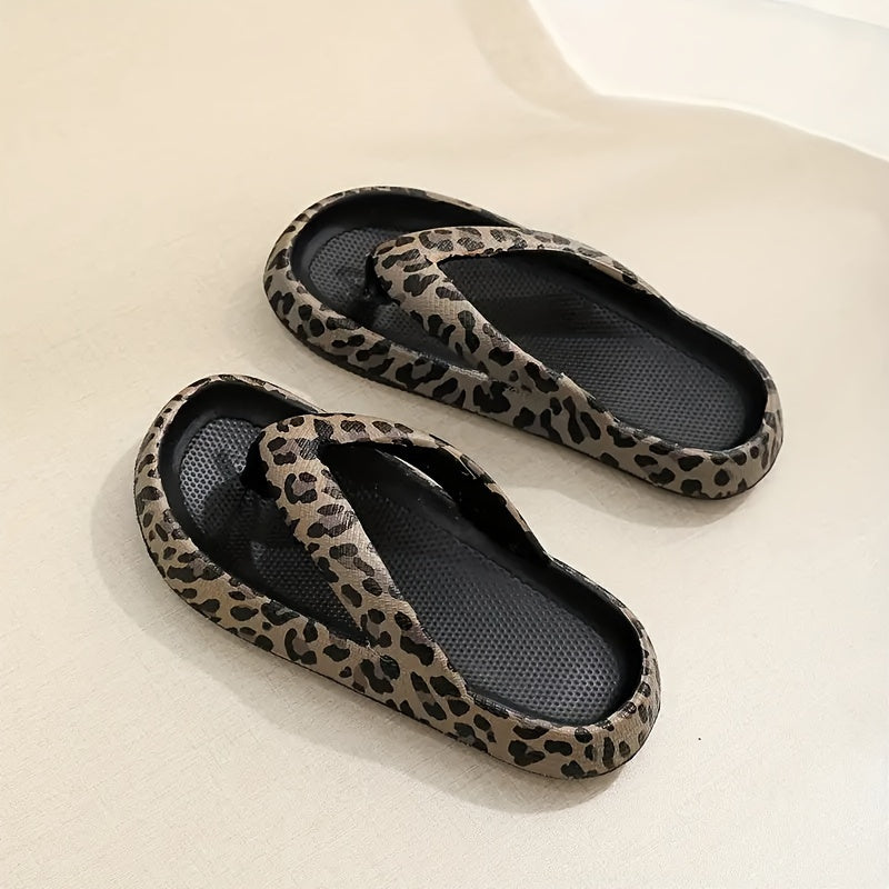 Nalia – Letvægts slip on hjemmesko med trykte detaljer