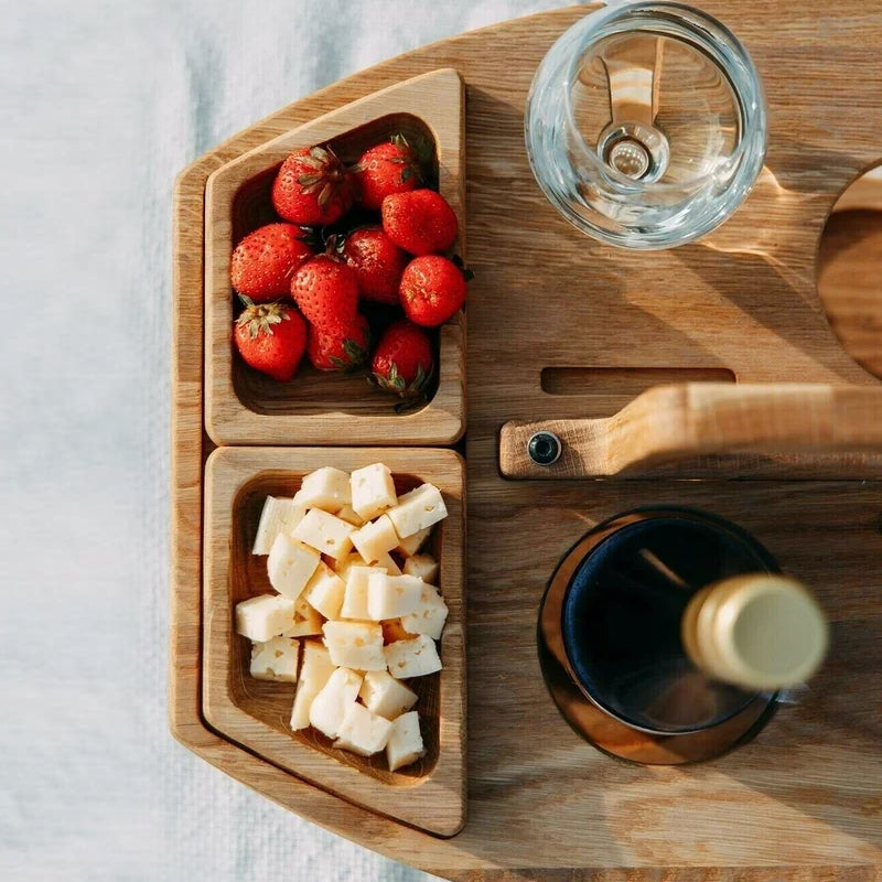 TrekTable - Bærbart vinbord med glas og snackrum