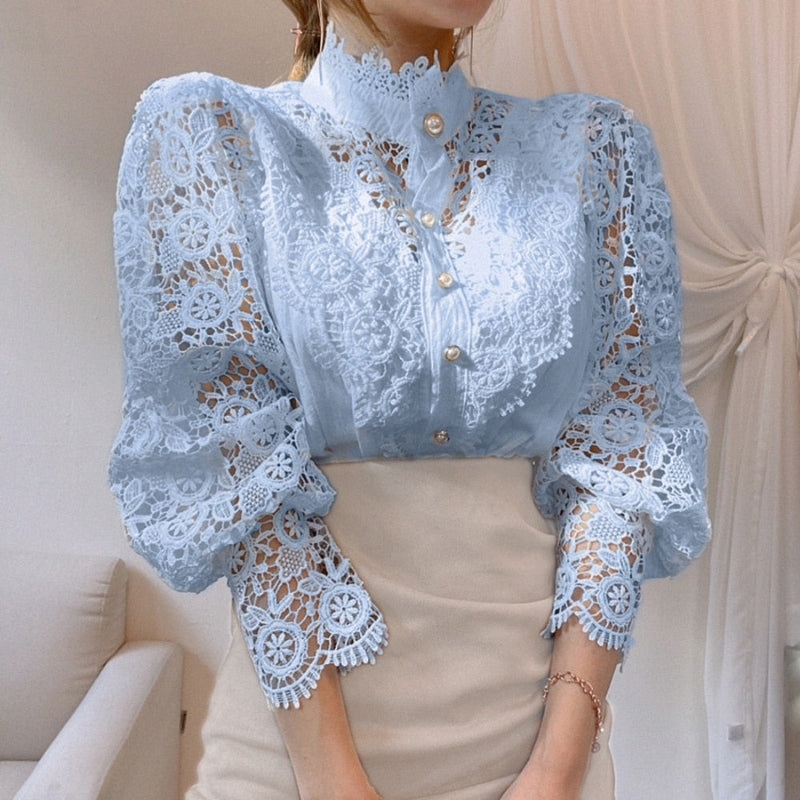 Clara – Chic bluse med lange ærmer og knap foran
