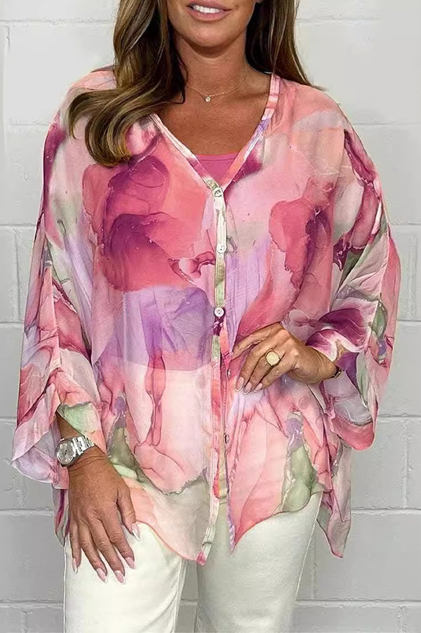 Seraphina – Stilfuld langærmet bluse med blomsterprint og knaplukning