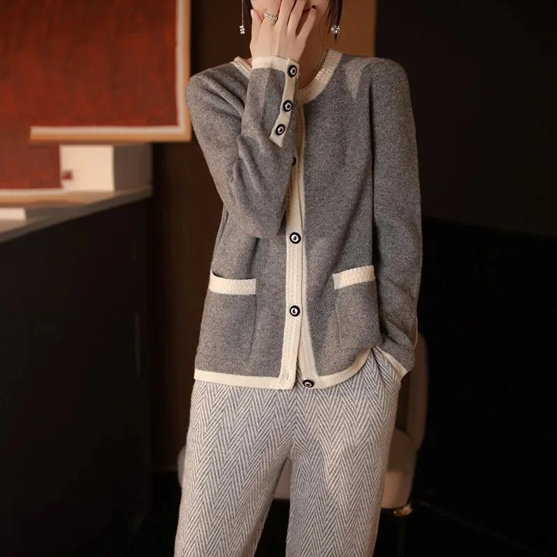 Ruby – Stilfuld cardigan med rund hals og kontrastdesign