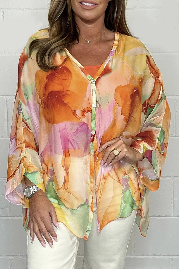Seraphina – Stilfuld langærmet bluse med blomsterprint og knaplukning