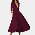 Valentina – Elegant kortærmet kjole med dyb v udskæring og a linjedesign