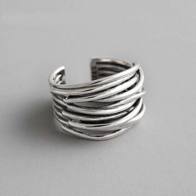 Aurora – Moderne stablet ring med lagdelt design og justerbar pasform