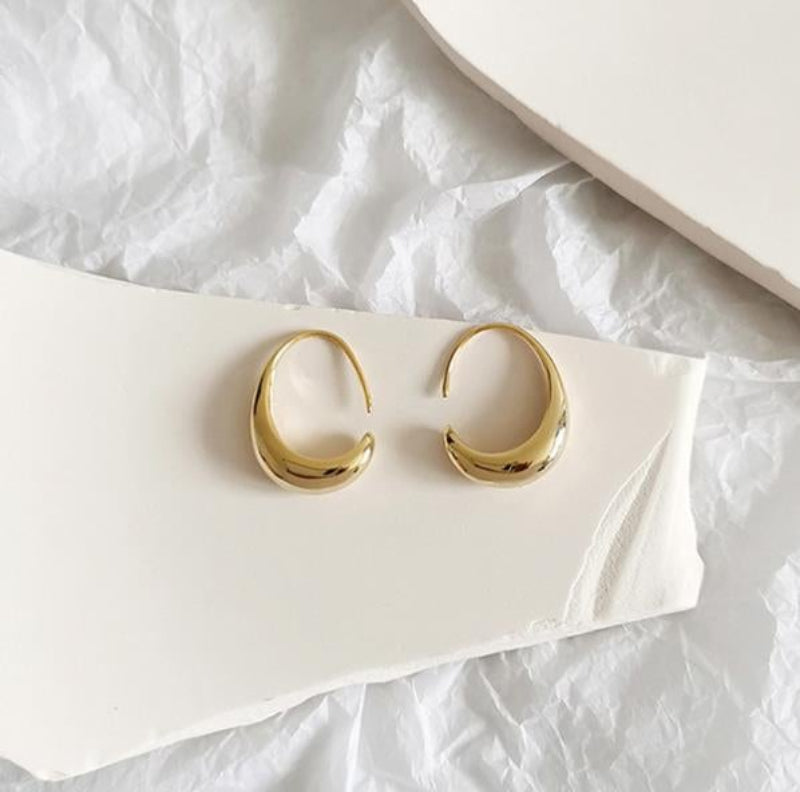 Daisy – Luksus design hoop øreringe med glat skinnende finish
