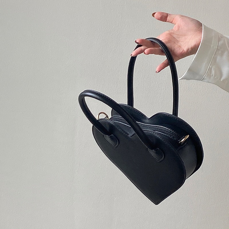 Lilia – Chic hjerteformet håndtaske med lynlåslommer og elegante syninger