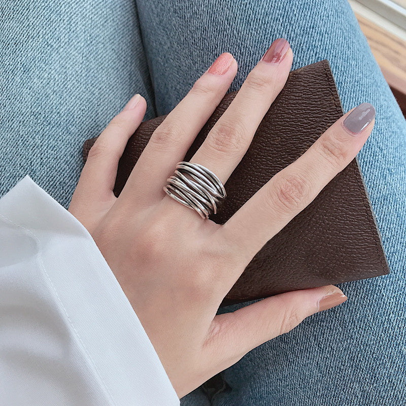 Aurora – Moderne stablet ring med lagdelt design og justerbar pasform