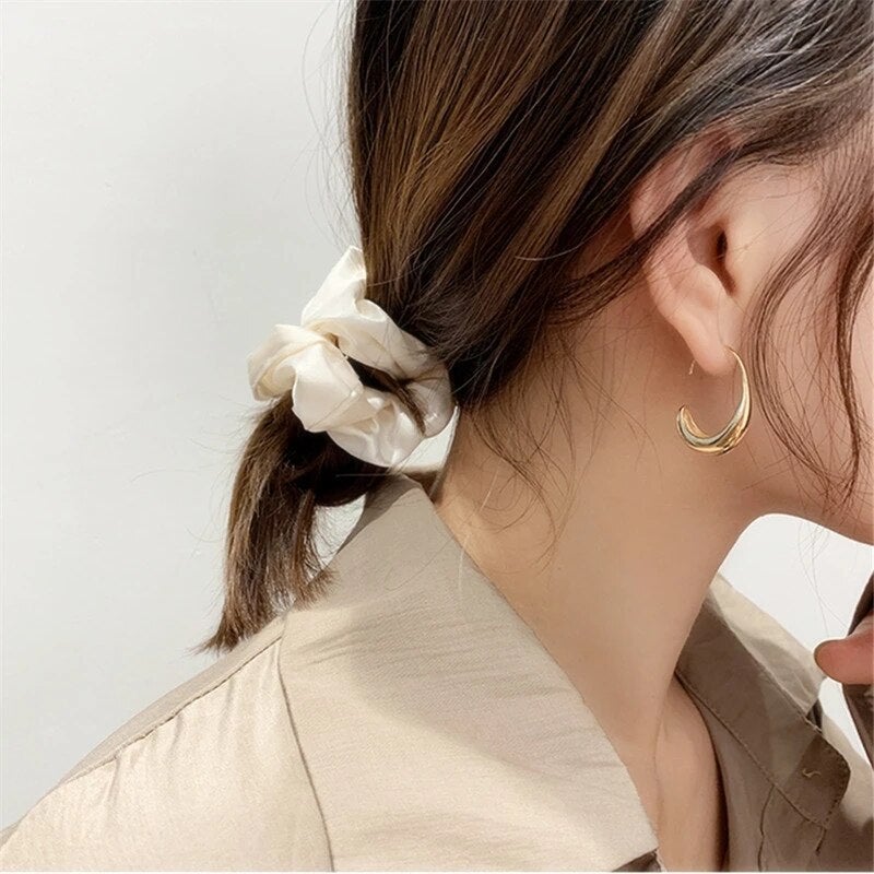 Daisy – Luksus design hoop øreringe med glat skinnende finish