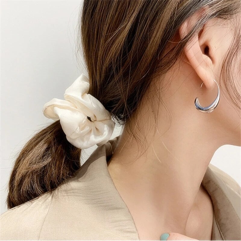 Daisy – Luksus design hoop øreringe med glat skinnende finish