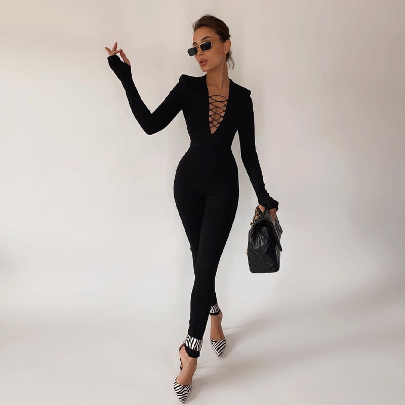 Layla - Afslappet jumpsuit med lange ærmer og dyb V-hals
