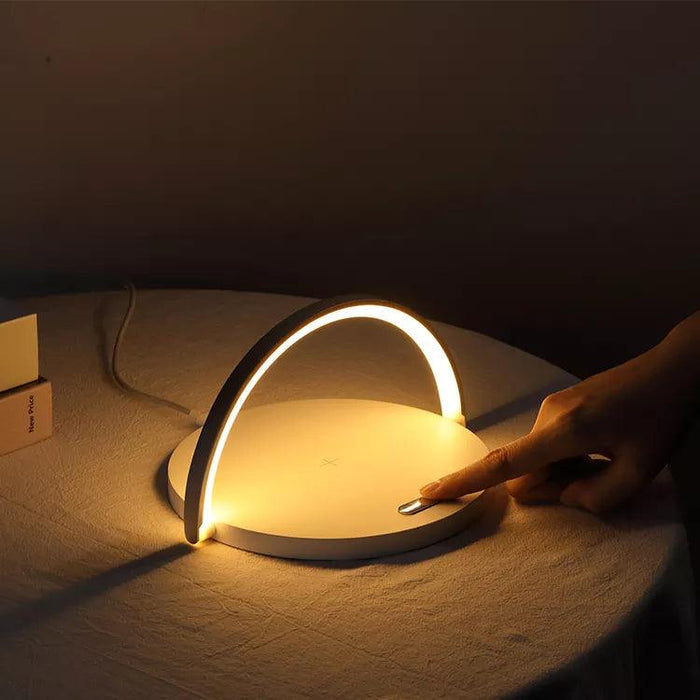 GlowSync – Trådløst genopladelig skrivebordslampe med elegant belysning og multifunktionelt design
