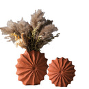 FoldForm – Plisseret geometrisk retrovase med foldet design