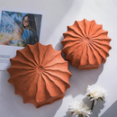 FoldForm – Plisseret geometrisk retrovase med foldet design
